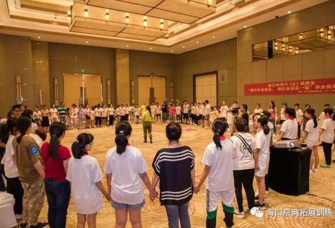 ？谥醒Я8）班毕业典礼